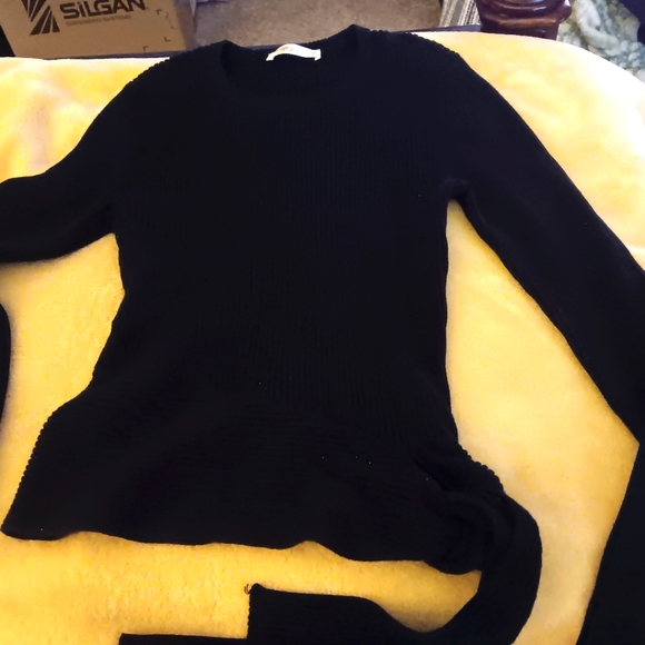 Women's size medium,  Intempo  black sweater - Picture 1 of 3